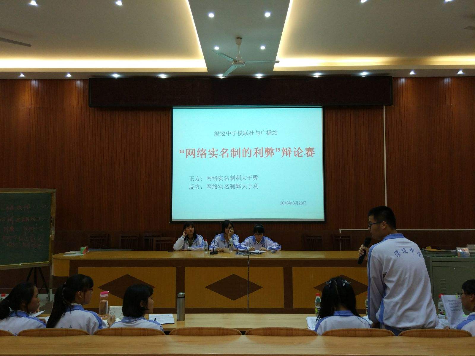 出国留学的利弊辩论，出国留学的利与弊英语辩论