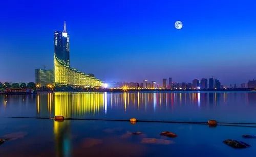庐州月光，庐州月光梨花雨凉是什么意思