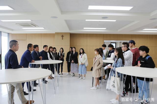 大一新生留学，大一新生留学生开学把学费花完