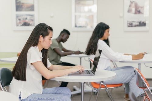 留学美国的条件，初中去美国留学的条件