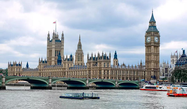英国留学艺术费用，英国艺术生留学的费用是多少