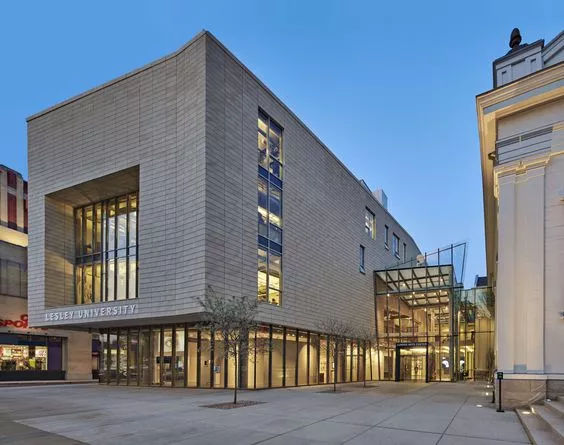 艺术大学留学，艺术大学留学包含播表吗
