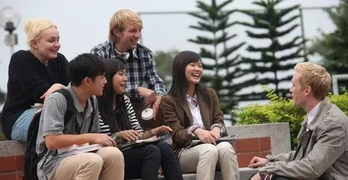 适合女生留学的国家，文科女生适合哪个国家留学