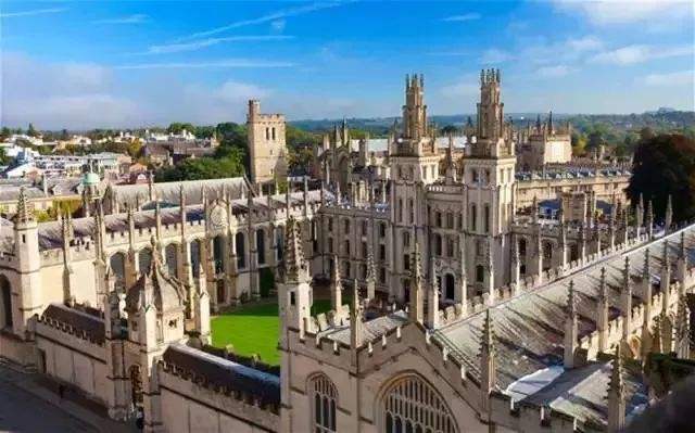 艺术类大学留学，艺术类大学留学可以上网课