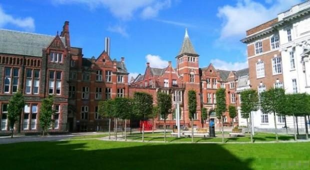 英国留学读研费用大全，英国留学研究生学费一览表