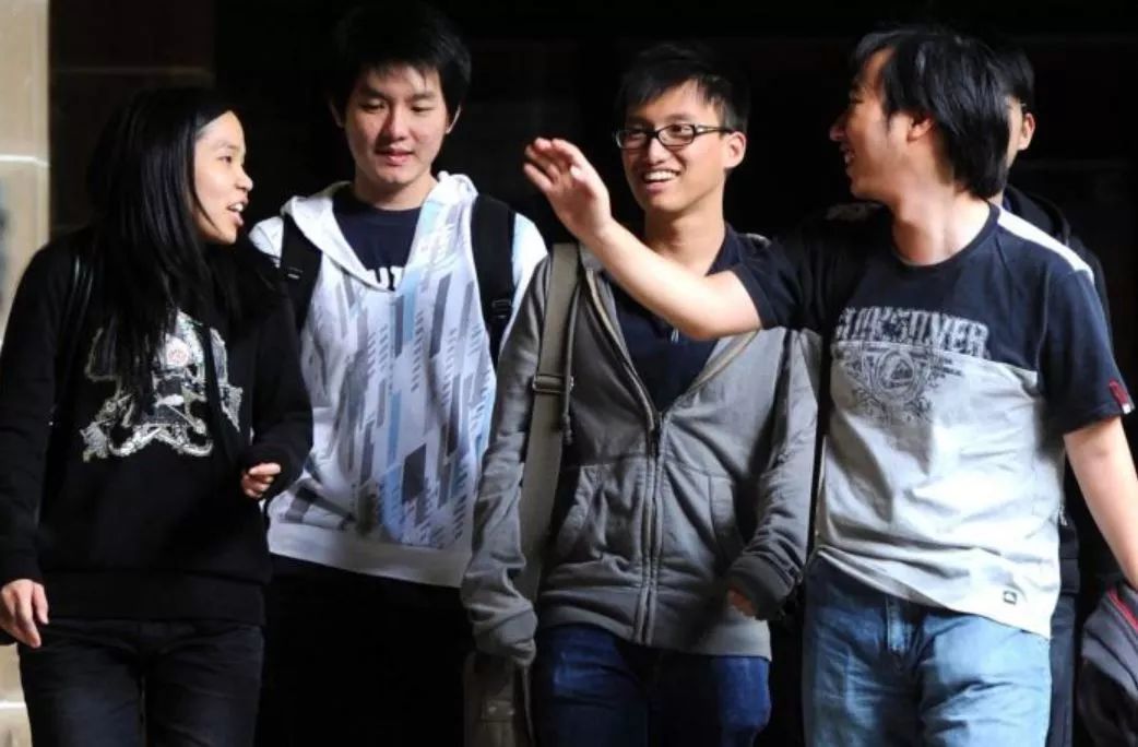 把留学，把留学归来的人称为海龟使用的修辞手法是
