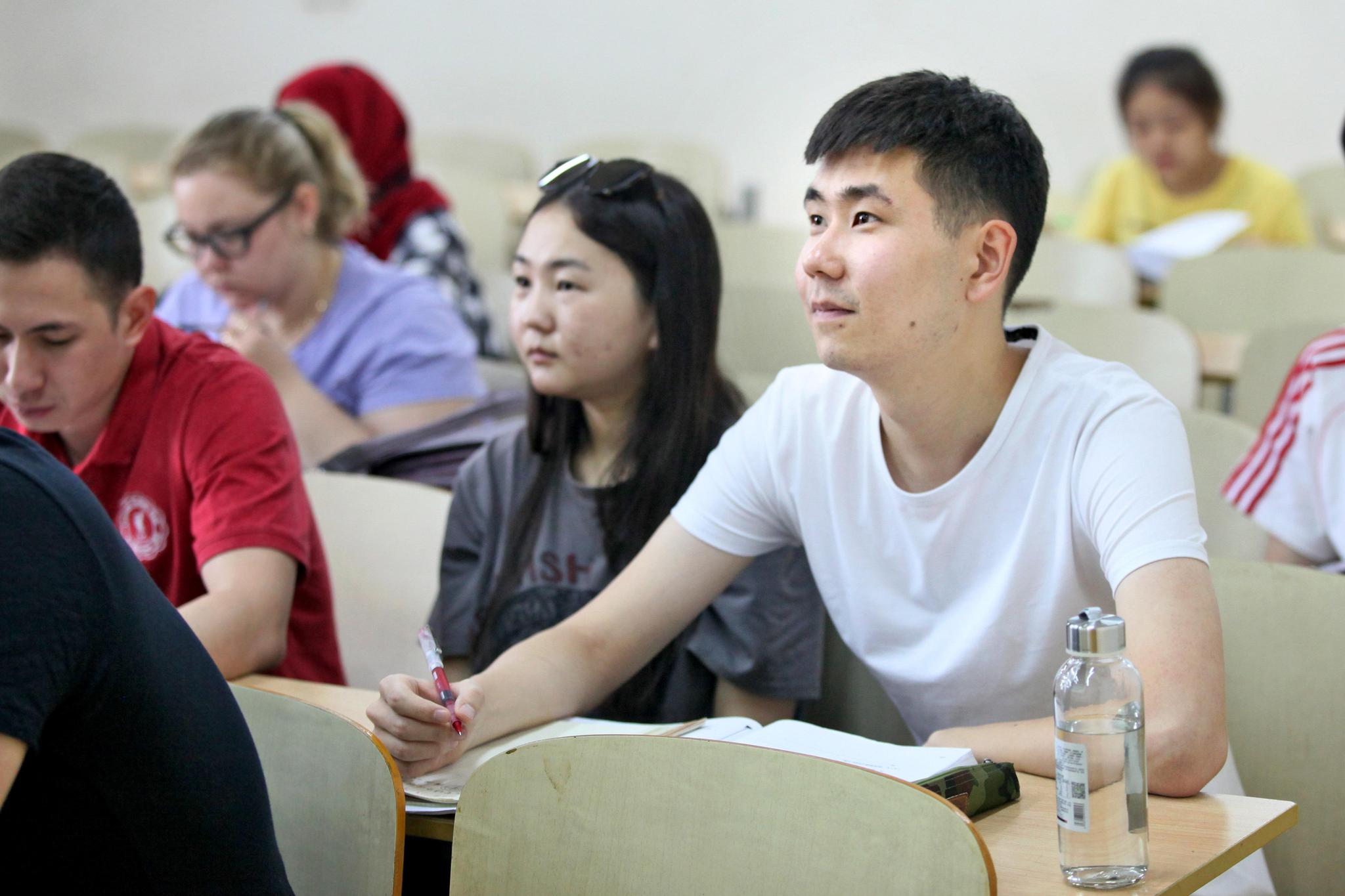 留学间隔季，留学时间一年怎么算