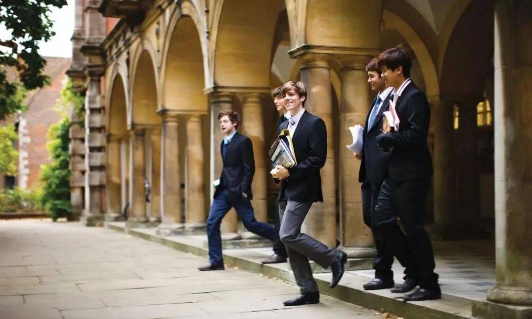 英国留学春季招生，2022年英国春季入学本科