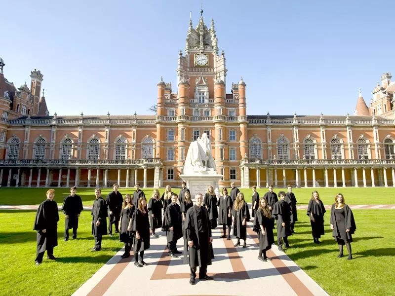 英国留学要几年，英国留学一年费用大概要多少