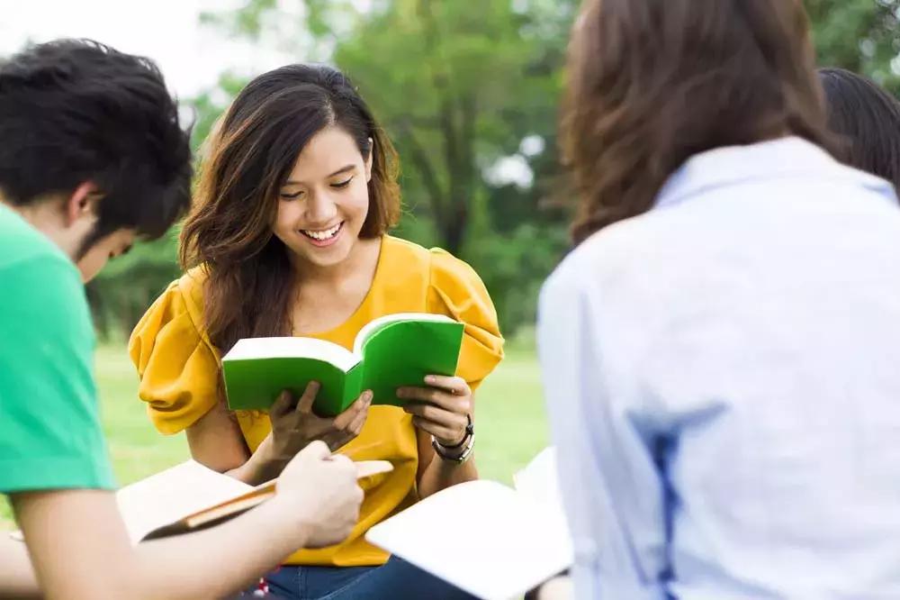 想出国留学要考什么，想出国留学要考什么学校