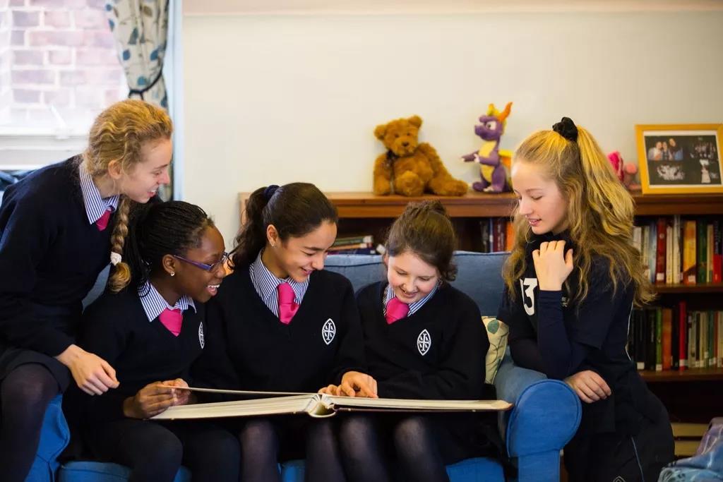 小学英国留学，小学留学英国一年费用是多少