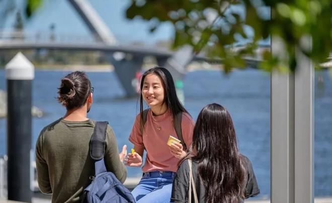 海外留学回国，海外留学回国怎么算应届